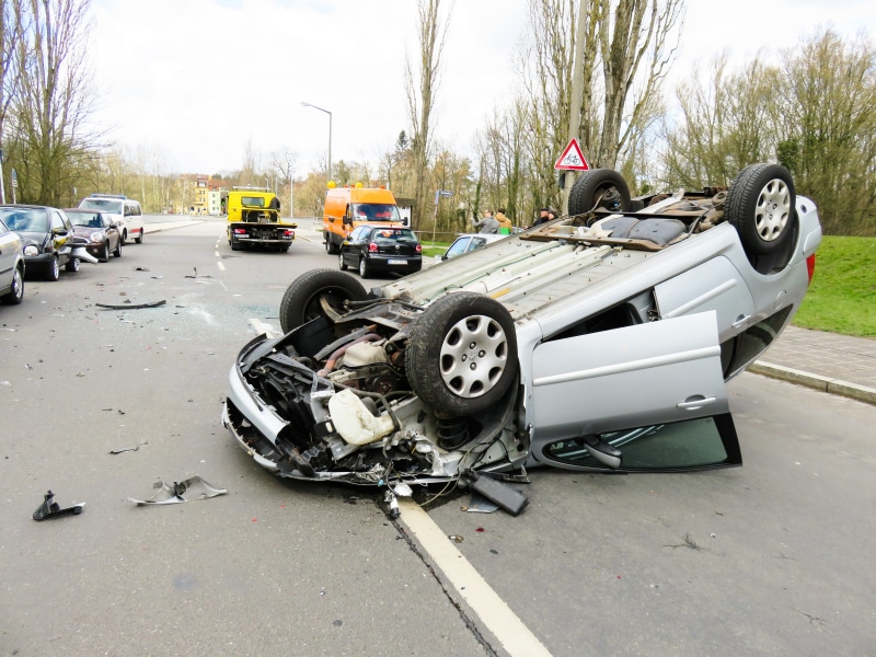 damage, nature, day, accident, auto accident, auto, broken, vehicle accident, crash, tree, mode of transportation, damaged, sedan, skip, tire, misfortune
