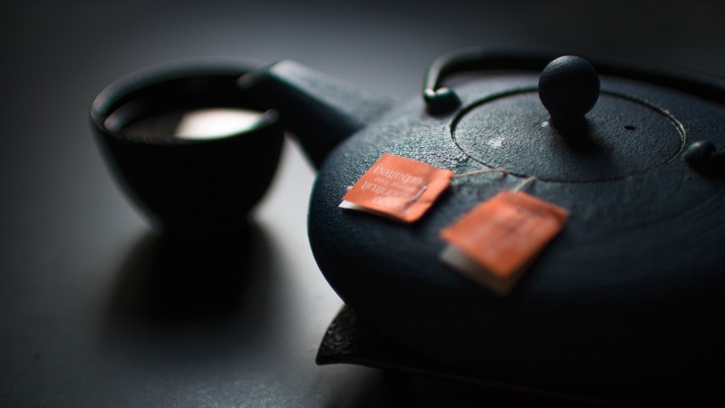 sport, black color, 4K, teapot, tea, selective focus, studio shot, focus on foreground, black, drink, weapon, misfortune, black background, indoors, tea pot