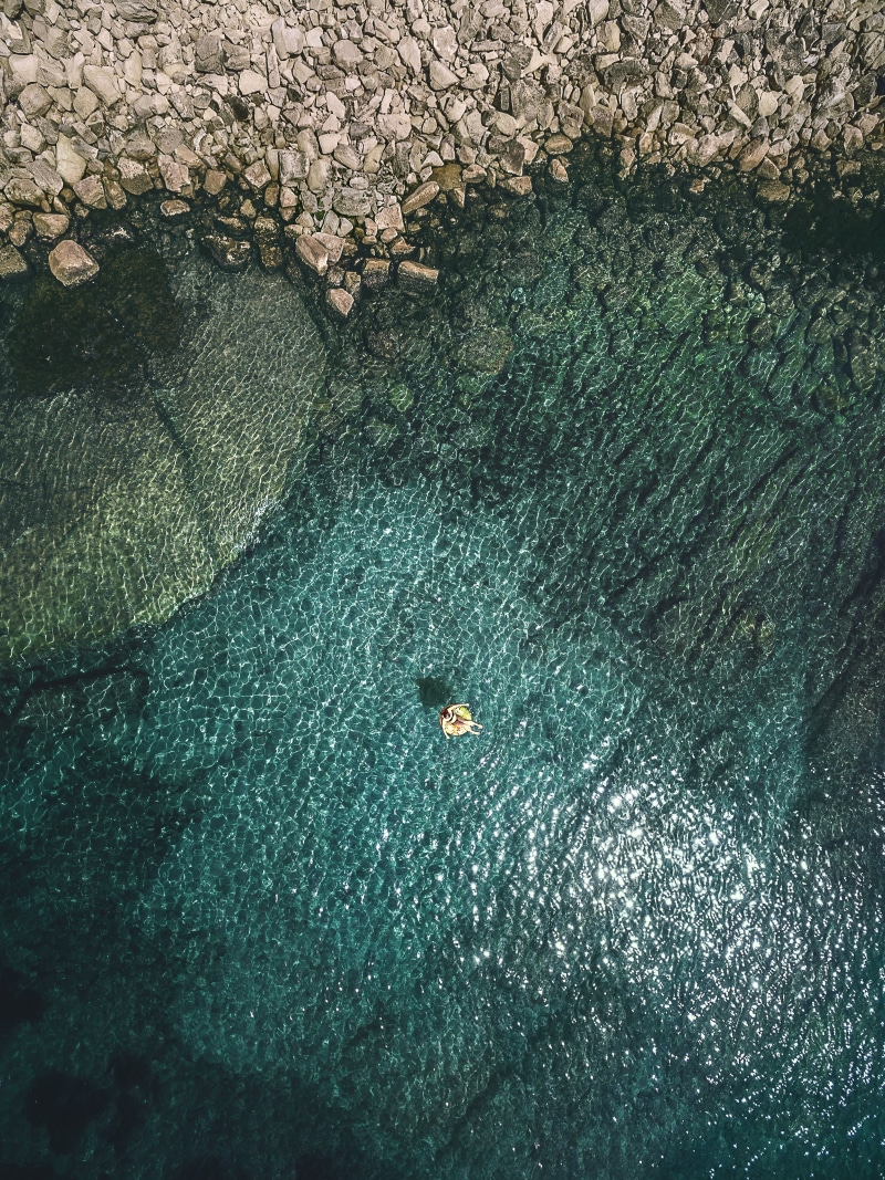 drone photo, animal themes, nature, high angle view, rocks, day, outdoors,  floater, beauty in nature, rock, waterfront, animals in the wild, top view