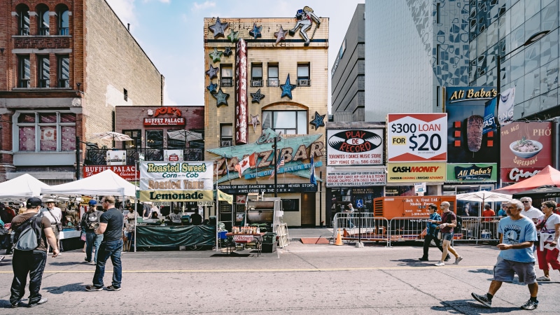 day, 5K, men, downtown, text, city life, large group of people, outdoors, building, building exterior, transportation, city, architecture, street, near