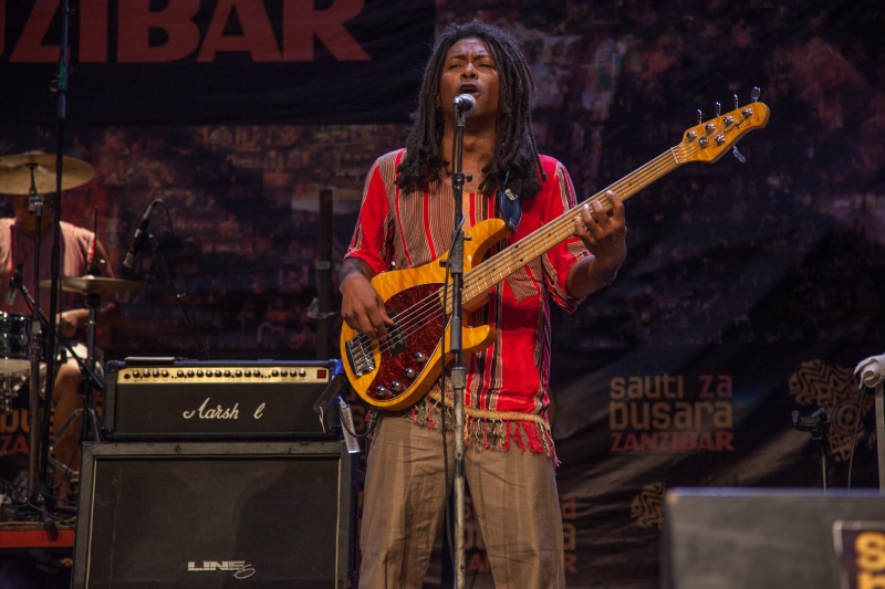 one person, life, rock music, 5K, guitar, african, beauty, zanzibar, sing, music, playing, eventsphotography, hair, string instrument, artist, musical instrument