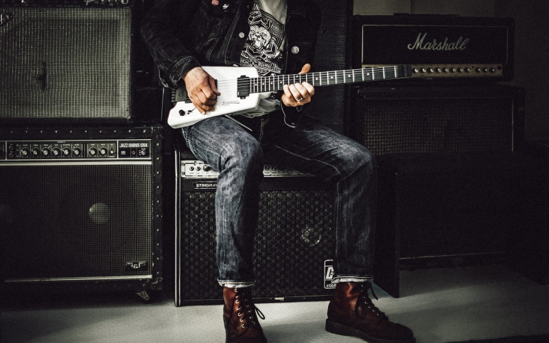 loudspeaker, plucking an instrument, guitarist, rock n roll, pop, wear, singer, one person, person, performance, musical equipment, arts culture and entertainment