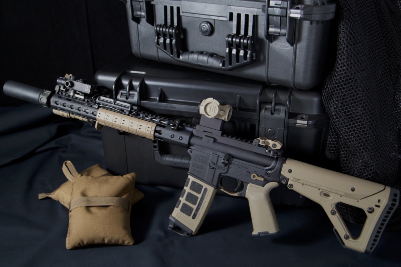 technology, black, 1080P, machine gun, no people, rifle, gun, high angle view, still life, social issues, handgun, black color, close-up, assault rifle