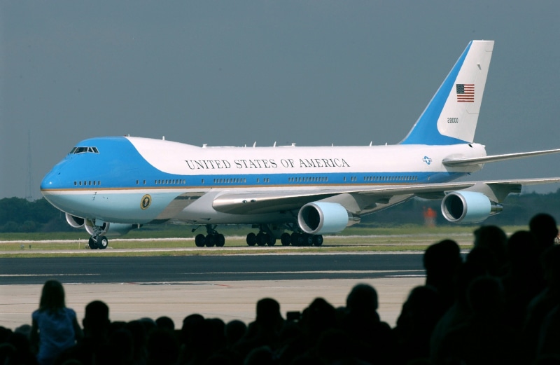 day, outdoors, 2K, mode of transportation, aerospace industry, flying, men, waiting, plane, travel, nature, Air Force One, group of people, jet, government