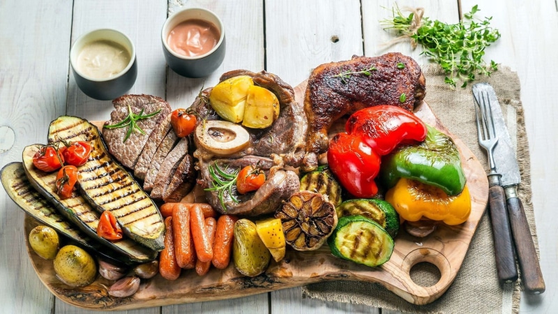 meal, roasted, roasting, grillades, beef, tomato, steak, vegetable, indoors, grilled, food, kitchen utensil, directly above, ready-to-eat, healthy eating