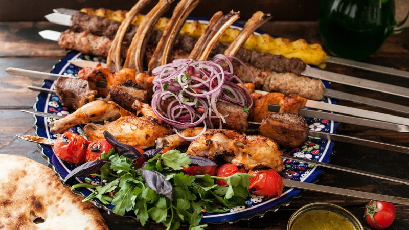 souvlaki, mixed grill, grilled food, freshness, indoors, food and drink, vegetable, white meat, yakitori, table, chicken, cuisine, 1080P, ready-to-eat