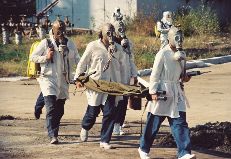 lethal gas, heavy water factory, street, walking, architecture, road, outdoors, group of people, calamity, day, togetherness, turnu severin, danger, pollution