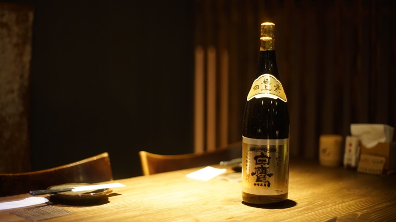 alcohol, bottle, wine Bottle, table, glass, still life, brown, wine, glass - material, Cuisine, light, refreshment, dark, drinking glass, Wind, and the wind