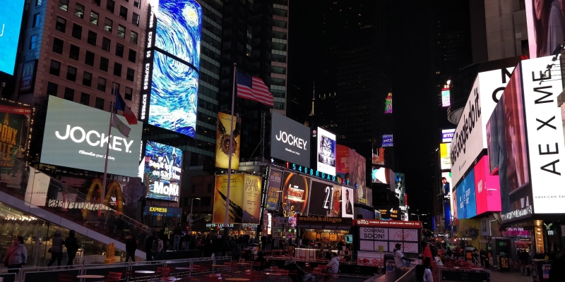 cityscape, city, text, modern, sign, skyscraper, urban, non-western script, neon, street, billboard, 4K, city life, united states, ledscreen, commercial sign