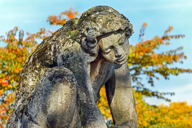 sculpture, agony, main cemetery, art and craft, focus on foreground, close-up, no people, day, sitting, sky, kummer, sunbeam, religion, representation