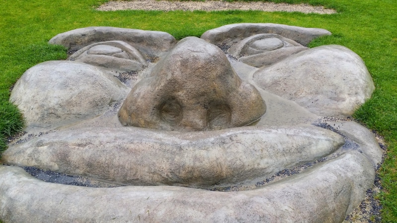 sculpture, male likeness, representation, 4K, agony, art and craft, solid, life, plant, carving, carving - craft product, no people, outdoors, statue