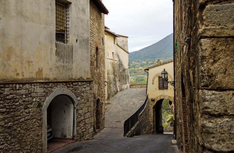outdoors, direction, old houses, old, 2K, door, built structure, alley, san gemini, building exterior, stones, arch, sky, middle ages, wall, narrow, the way forward