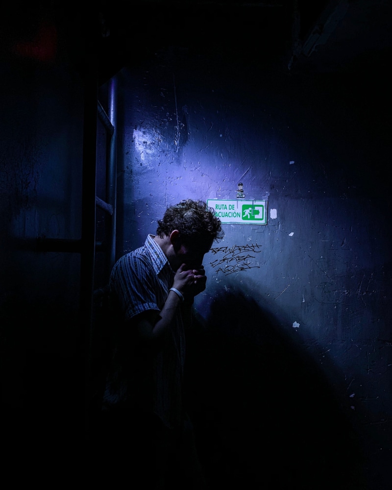 cra. 30a #10d-52, night, lighting, colombia, finger, human, adult, crouching, men, young adult, travel, architecture, real people, worried, one person