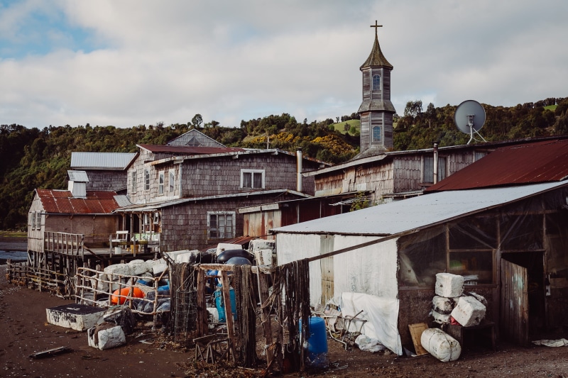 small, america, chiloé, architecture, place of worship, residential district, 2K, building exterior, sky, spirituality, natural, built structure, wood