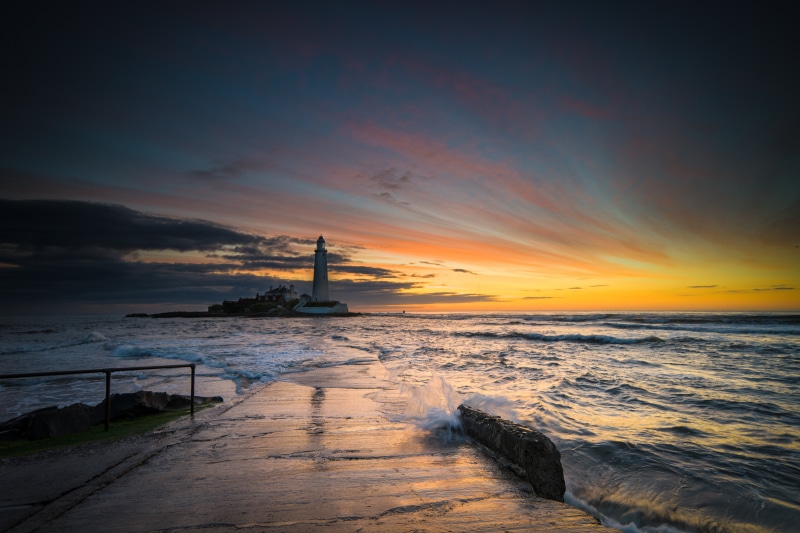 st  marys. lighthouse, lighthouse, facing, white, uk, dusk, wave, jones, sea, seascape, sunrise, samsung  NX1, nature, 5K, golden, Dawn, sky, north  east