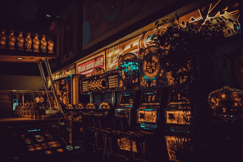 bar - drink establishment, light - natural phenomenon, 5K, dark, lights, indoors, relaxation, arts culture and entertainment, turn, nightlife, store, gambling