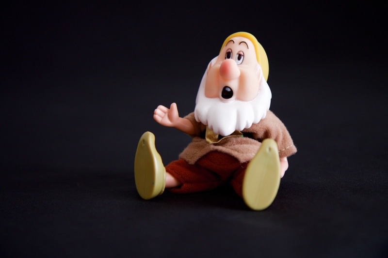 figure, table, studio shot, dwarves, smurf, no people, male likeness, craft, creativity, seven, indoors, human representation, representation, food and drink