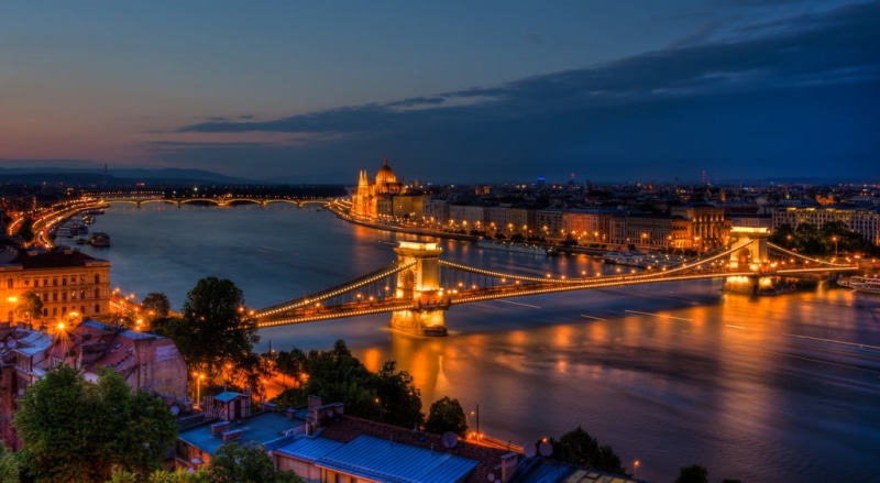 Nikon  D5100, Golden Bridge, LE, trail, travel Destinations, One Night, architecture, long  exposure, europe, night, london - England, River  Danube, Chain
