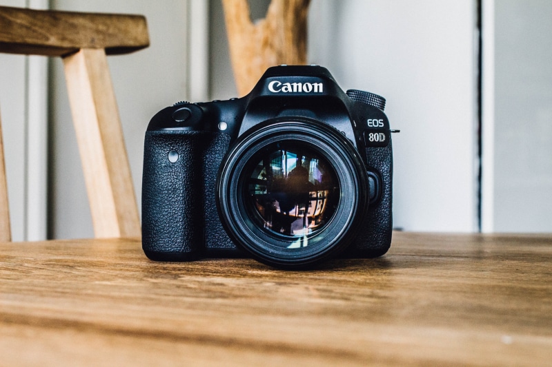 DSLR camera, retro Styled, flooring, table top, camera, wooden table, close-up, digital, daytime, no people, wooden, photography Themes, 5K, wood - Material