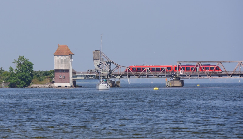 br642, architecture, day, ship, linda unis, building exterior, travel destinations, br 642, nature, diesel railcar, sea, train to flensburg, waterfront