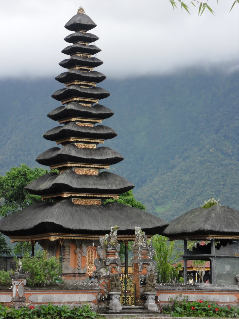 sky, sally, Sally Solomon, Water, mountain, hinduism, Pura, plant, rupiah, ulun, built structure, Temple, building exterior, place of worship, belief, pura ulun sally solomon