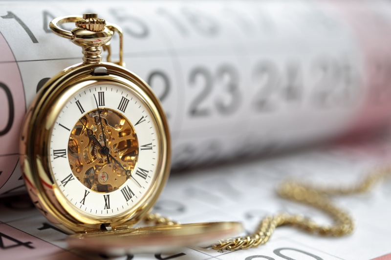 metal, 5K, finance, no people, calendar, shape, dial, antique, number, wealth, still life, indoors, instrument of time, chain, pocket, watch, gold, selective focus