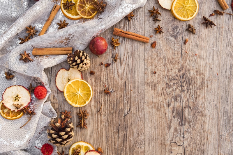 slice, no people, pine cones, fragrance, advent, decoration, directly above, background, food, surface, star, rolls, 5K, spices, table, orange color, dry