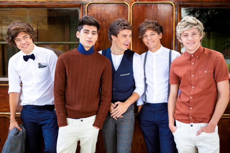 student, business, direction, outdoors, real People, standing, britain, lifestyles, van di, zayn malik, emotion, copy Space, friendship, professional Occupation