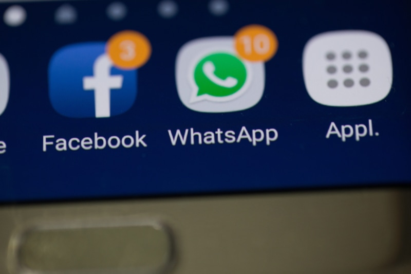social addiction, smartphone, service, interaction, connection, text, app, electrical equipment, 5K, screen, whatsapp, media, facebook, computer, distraction