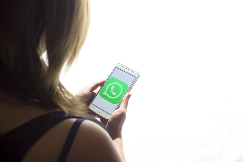 mobile phone, finger, leave, networking, one woman only, adults only, smart phone, mobile, web, app, human hand, women, Social Media, only women, close-up