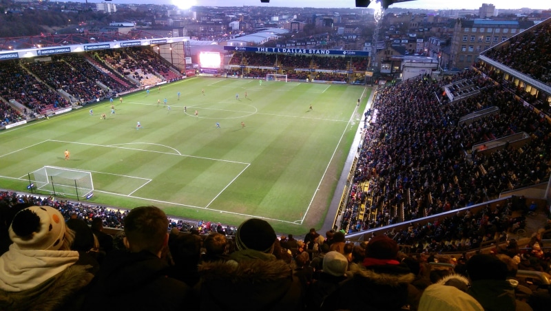 league, fans, group of people, watching, large group of people, crowd, floodlight, real people, match - sport, looking, playing, 2K, team sport, soccer field