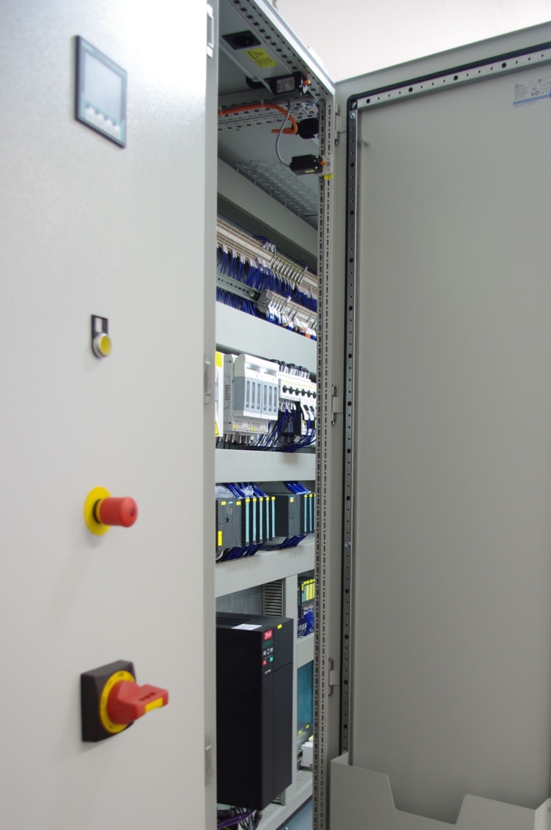 electronics industry, indoors, communication, electric current, gray, no people, control cabinet, computer, business, Switch, computer equipment, industry