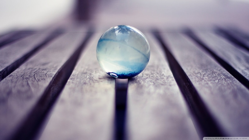 simplicity, indoors, photography, contemplation, toy, selective focus, wood - material, 1080P, blue, no people, glass - material, environment, sphere