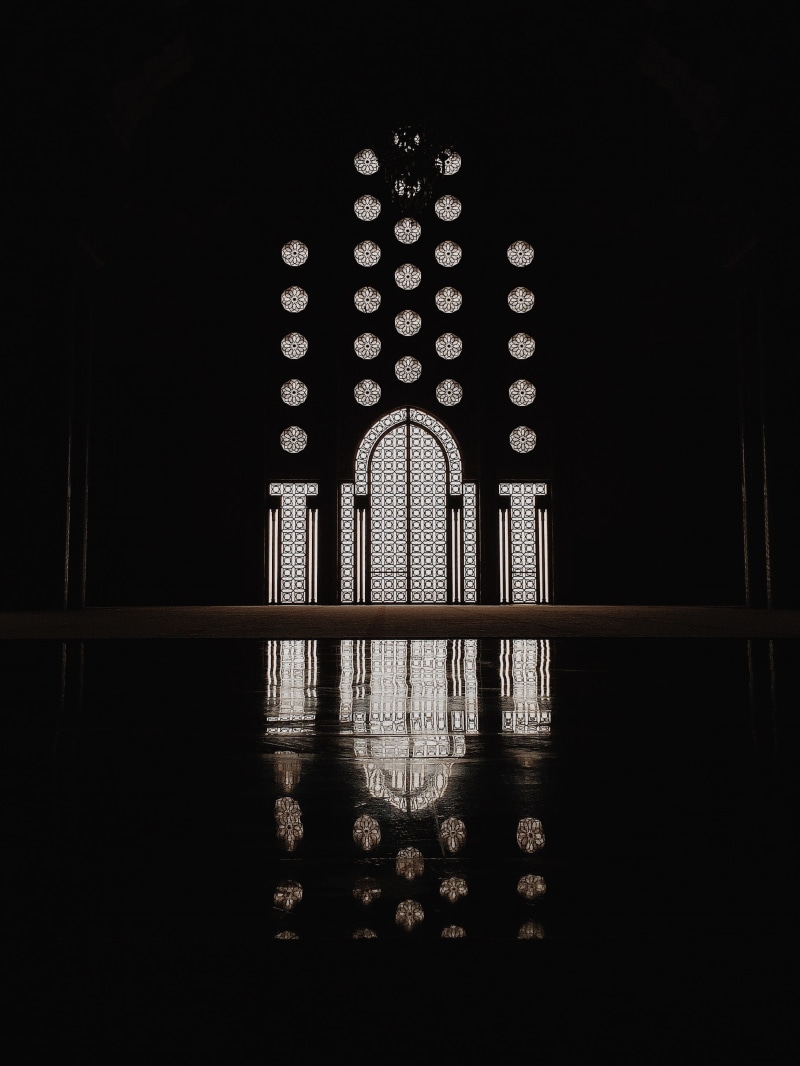 silhouette, travel destinations, waterfront, building exterior, 2K, pattern, room, building, water, night, untitled, light, black marble, black, glass