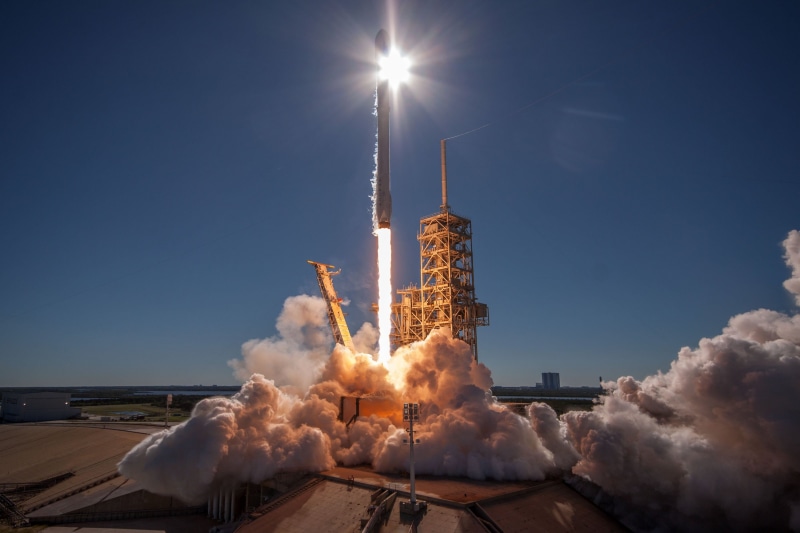 nature, space-x-falcon-heavy-space-rocket, day, built structure, clear sky, low angle view, no people, glowing, space travel vehicle, smoke - physical structure
