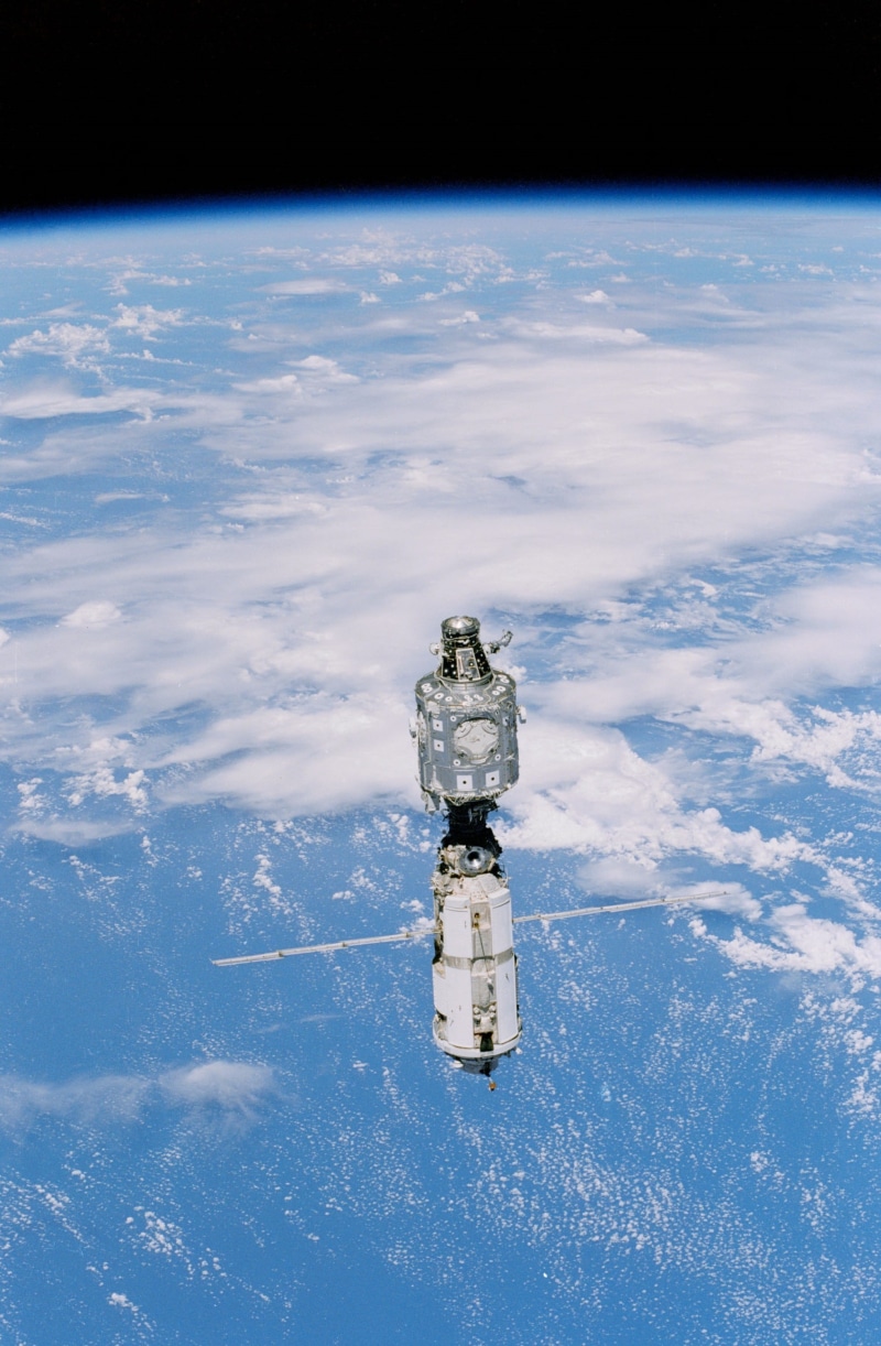 vehicle, spacecraft, mid-air, space travel vehicle, iss, robot, day, earth, space exploration, technology, black, astronauts, global communications, planet earth