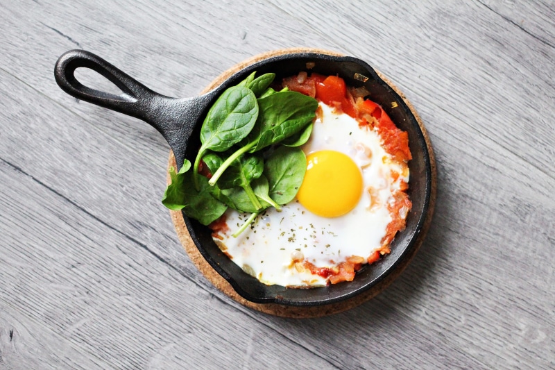 egg, snack, side, healthy, spinach, table, meat, fried Egg, recipe, egg Yolk, eggs, breakfast, wood - Material, wood, paleo, 5K, ready-to-eat, skillet- cooking pan