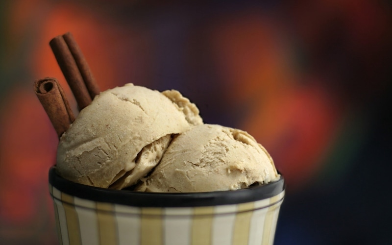 cream, refreshment, dairy Product, ready-to-eat, 1080P, focus on foreground, frozen food, snack, white, unhealthy eating, cinnamon, scoop, food And Drink
