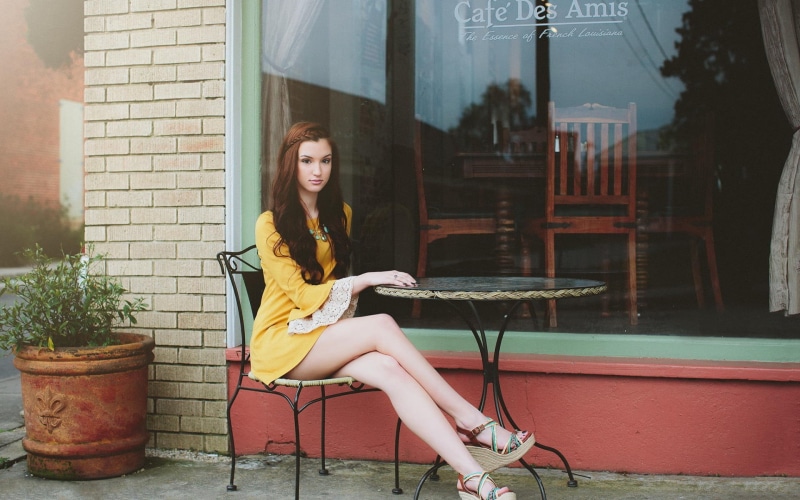 looking away, cafes, seat, yellow, young women, outdoors, beauty, built structure, bricks, casual clothing, sitting, hairstyle, contemplation, 1080P, legs crossed at knee