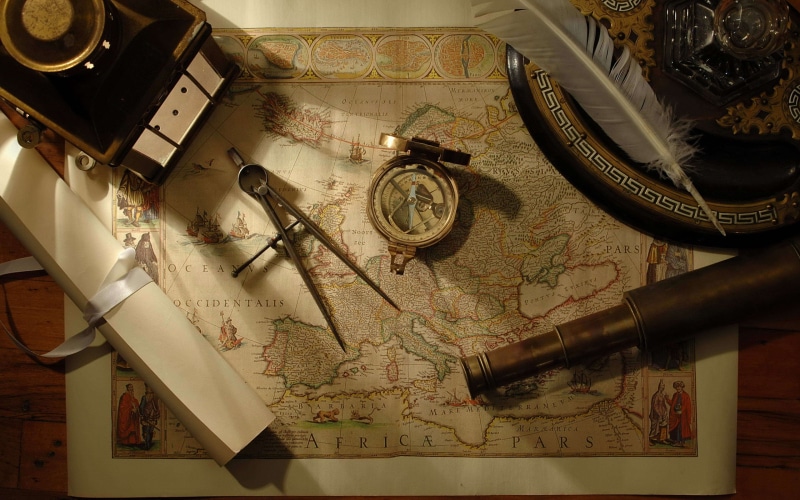 retro styled, pen, european, still life, feathers, man made, no people, high angle view, 2K, large group of objects, equipment, the past, ink well, binoculars