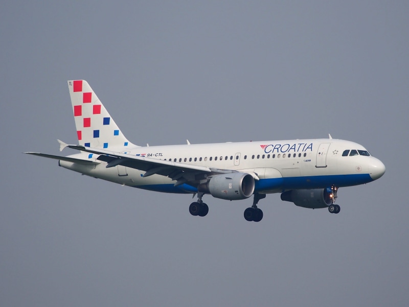 Landing, croatia, business, transportation, single object, boeing, outdoors, aircraft, jet, mode of Transport, vacations, blue, 2K, white, Croatia Airlines