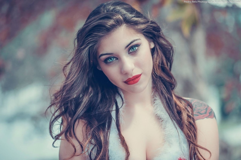 cleavage, top, beautiful people, Santa girl, blue eyes, lipstick, 1080P, looking at camera, beautiful woman, teenager, make-up, glamour, looking at viewer