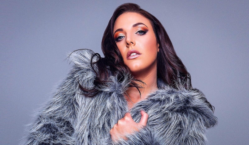 fashion model, indoors, women, model, hair, fur coat, luxury, fashion, fur, headshot, face, 720P, beautiful woman, winter, gray, studio shot, one person
