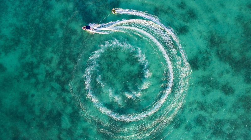 water, beauty in nature, outdoors, speedboat, land, green color, motion, circle, mode of transportation, top, 5K, swimming pool, wakeboard, scenics - nature