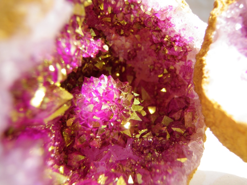mineral, no people, flowering plant, crystal, close-up, vulnerability, growth, geode, day, plant, fragility, violet, jewelry, amethyst, 2K, photography