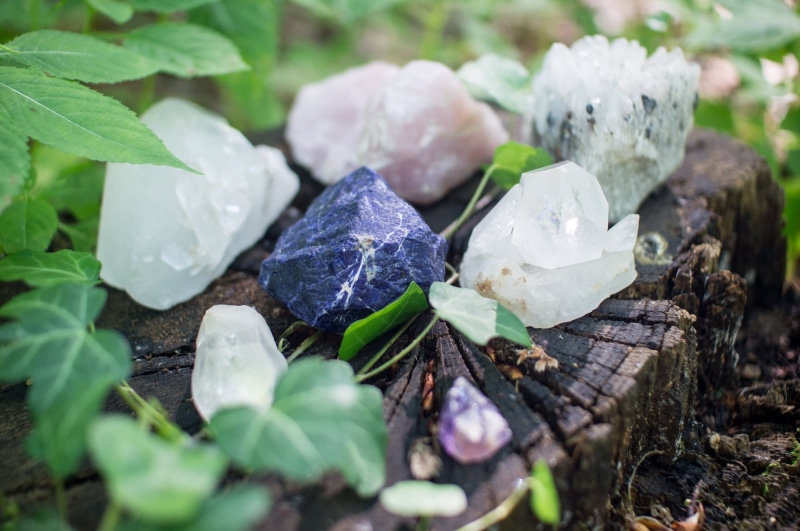 healing, plant part, mineral, mystic, nature, selective focus, quartz, jewelry, crystal, plant, day, leaf, land, rock, stones, gemstone, outdoors, assorted