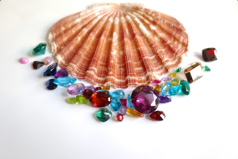 white background, mollusk, wealth, glamour, brilliant, decoration, pink, gem, facet, topaz, treasure, necklace, red, color, gift, vibrant, sparkle, fashion