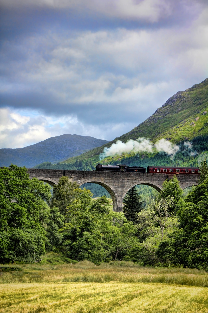 near, landscape, steam train, no people, hogwarts, steam, built structure, viaduct, bridge, transportation, outdoors, arch, train, 5K, plant, harry potter