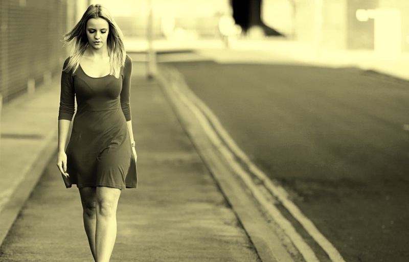 walking, front view, beautiful woman, women outdoors, fashion, real people, young adult, outdoors, full length, adult, focus on foreground, 1080P, leisure activity