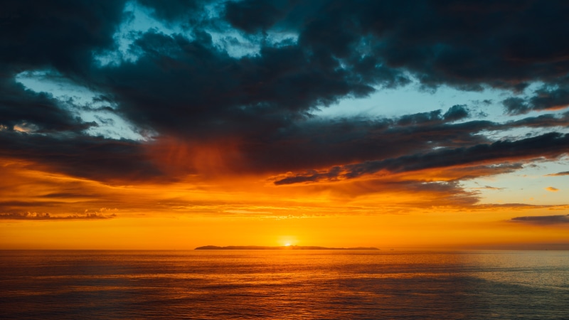sea, tranquil scene, 4K, nature, sky, sunlight, no people, orange color, outdoors, dramatic sky, catalina island, tranquility, sun, tropical climate, cloudscape